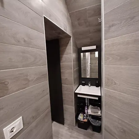 Super Design Centro Con Sky Wifi Veloce E Netflix Appartement Napels