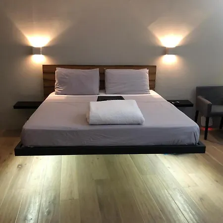 Super Design Centro Con Sky Wifi Veloce E Netflix Neapel