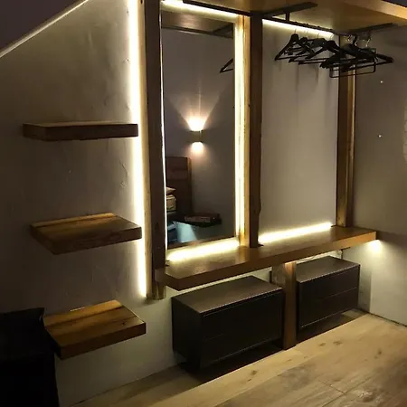 Super Design Centro Con Sky Wifi Veloce E Netflix Neapel